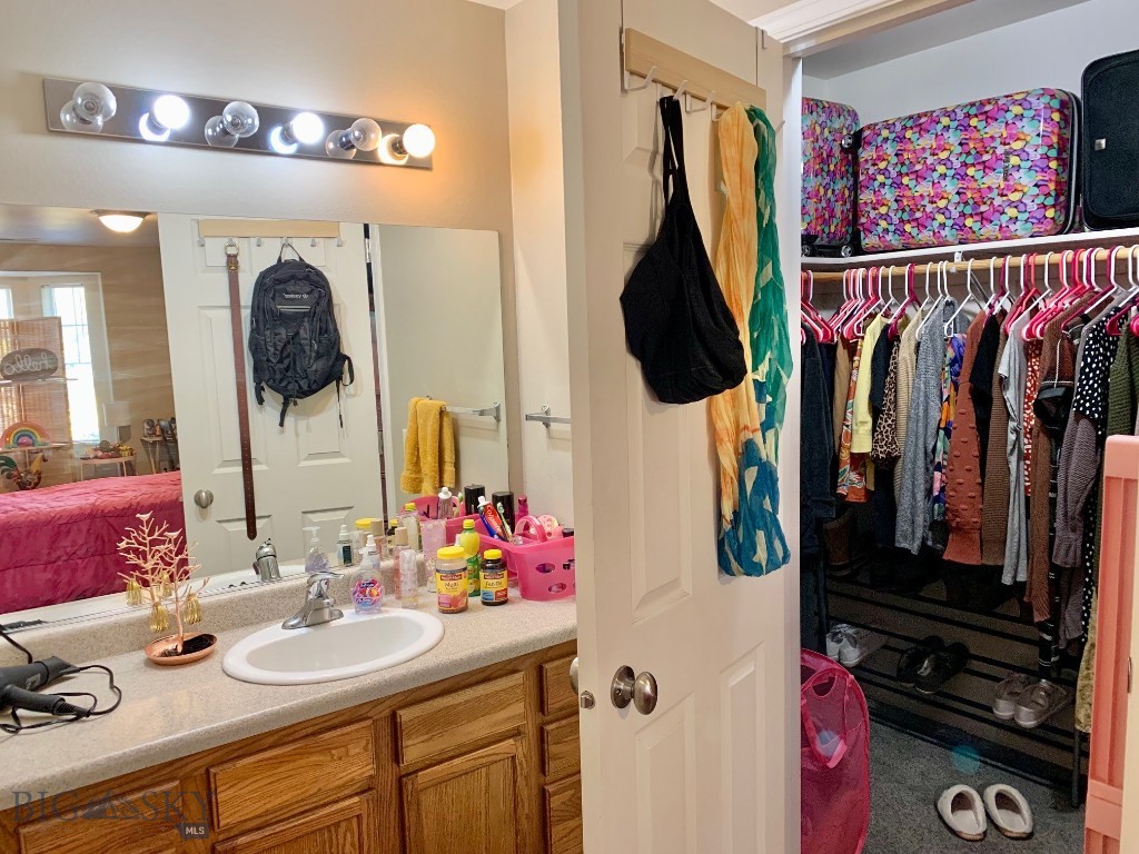 893 Forestglen Drive 1F