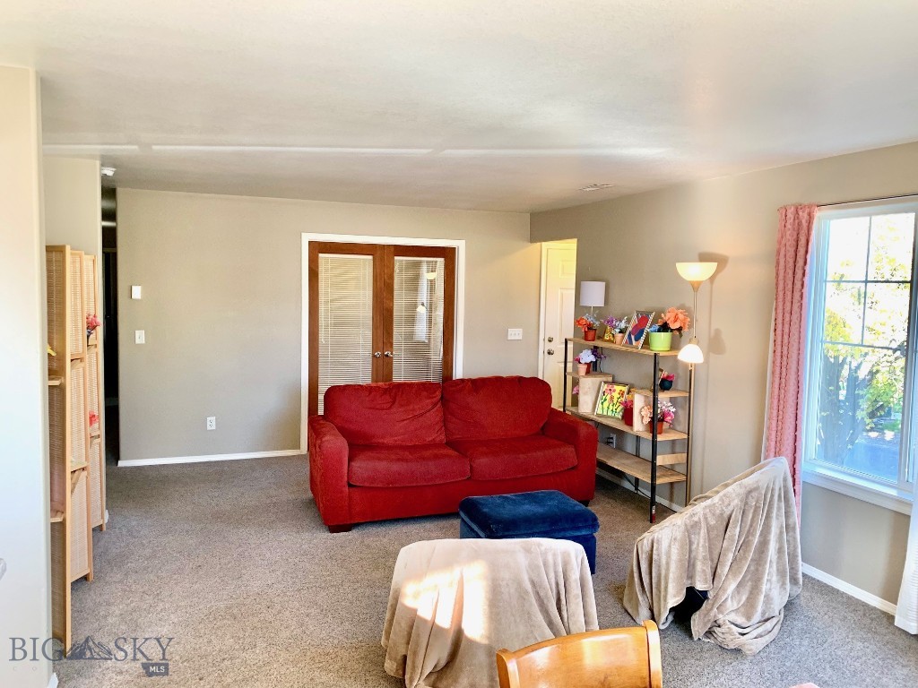 893 Forestglen Drive 1F