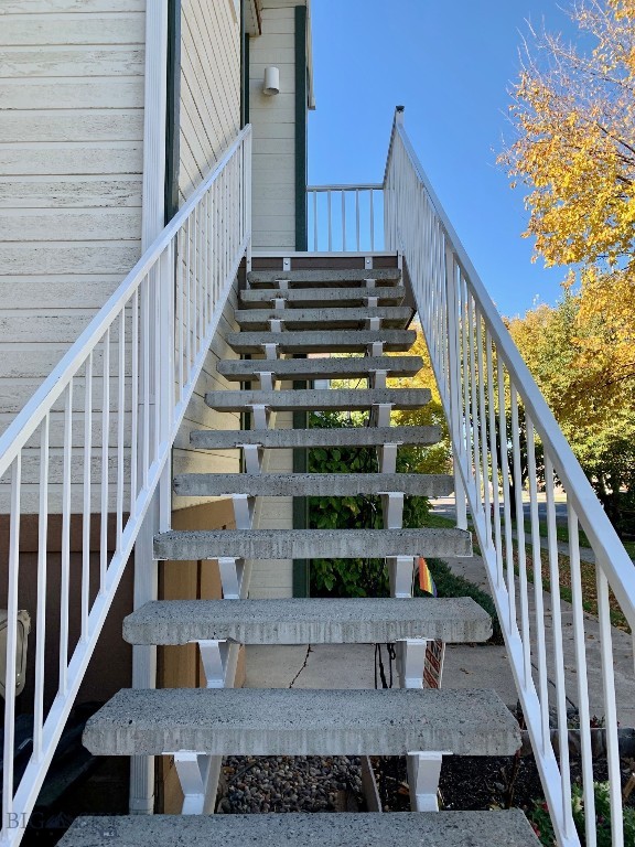 893 Forestglen Drive 1F