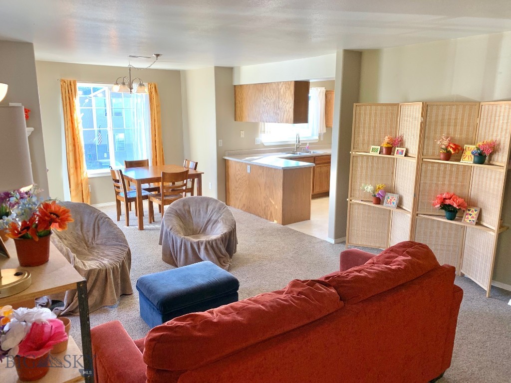 893 Forestglen Drive 1F