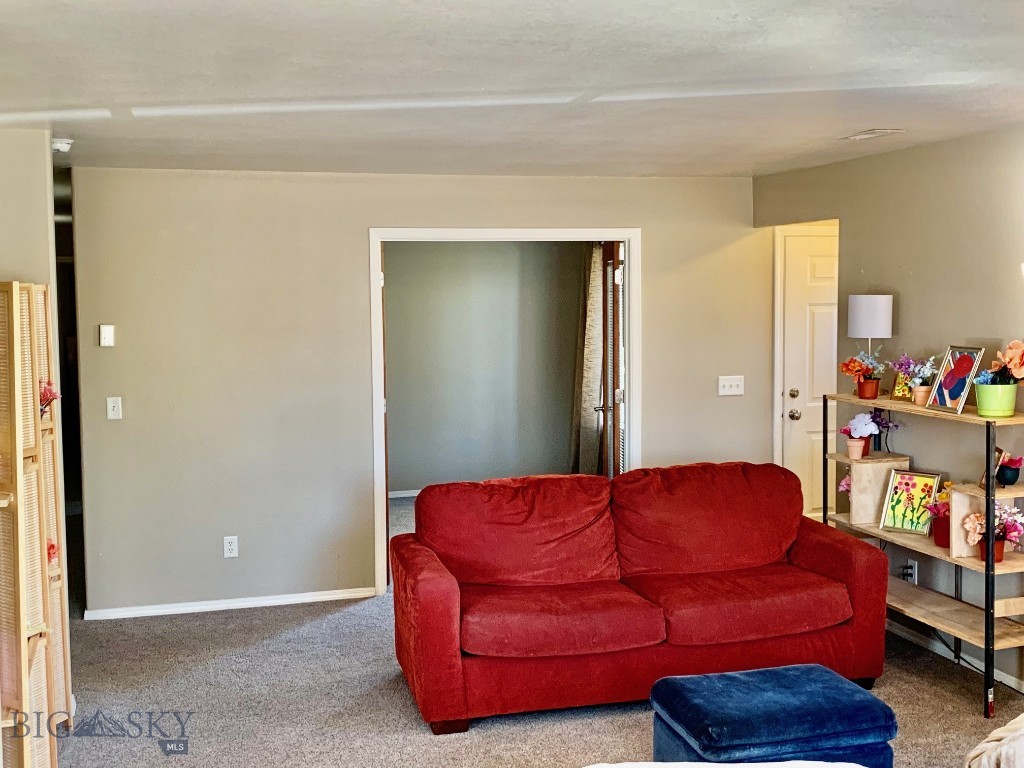 893 Forestglen Drive 1F