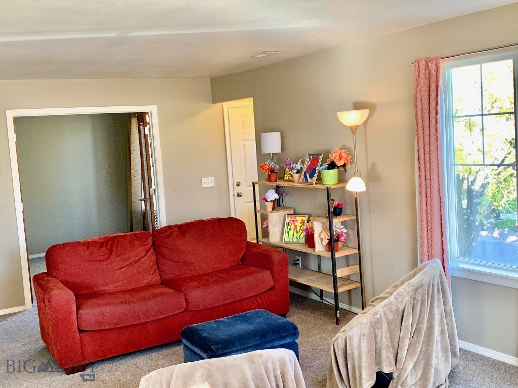 893 Forestglen Drive 1F