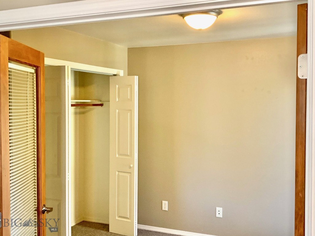 893 Forestglen Drive 1F