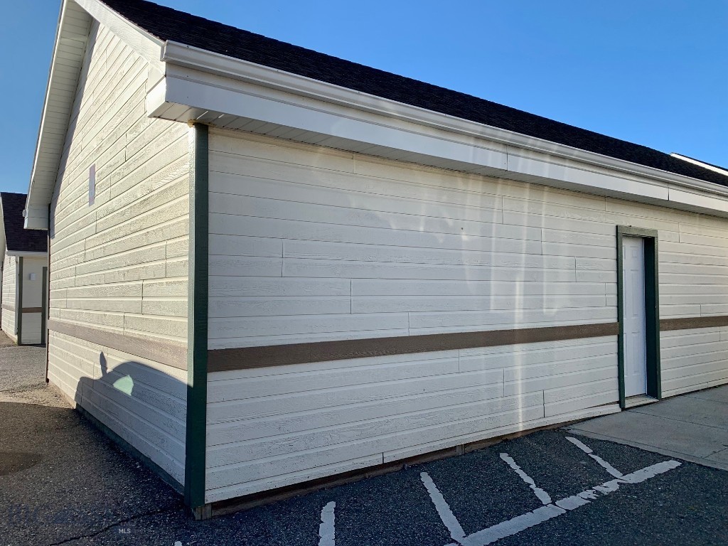 893 Forestglen Drive 1F