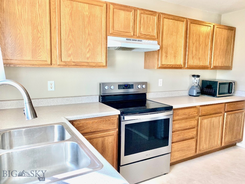 893 Forestglen Drive 1F