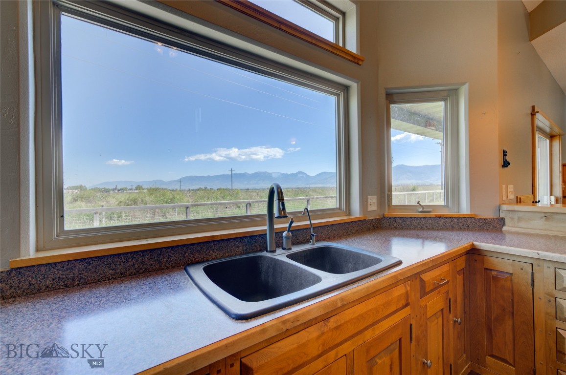 437 Old West Trail