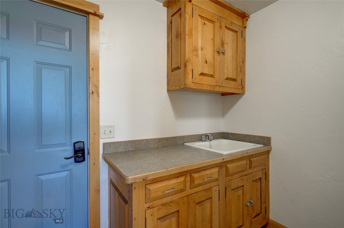 437 Old West Trail