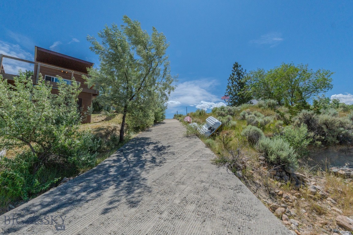 8412 Lake Park Trail