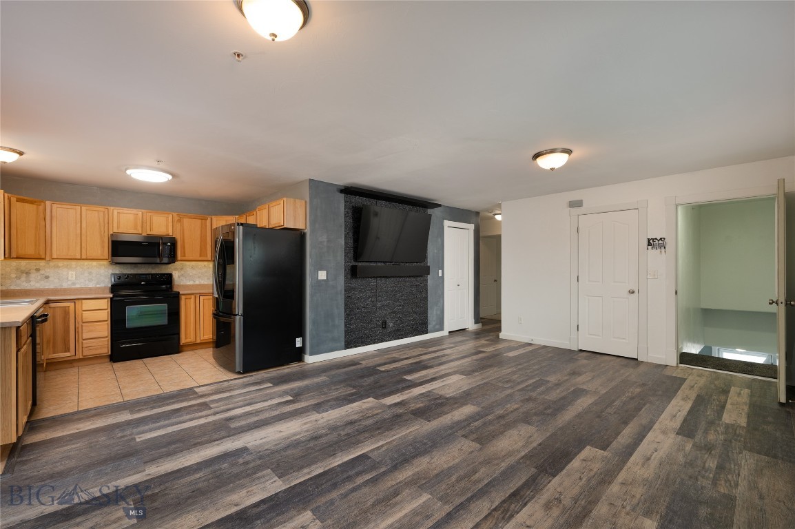 1126 Cruiser Lane A