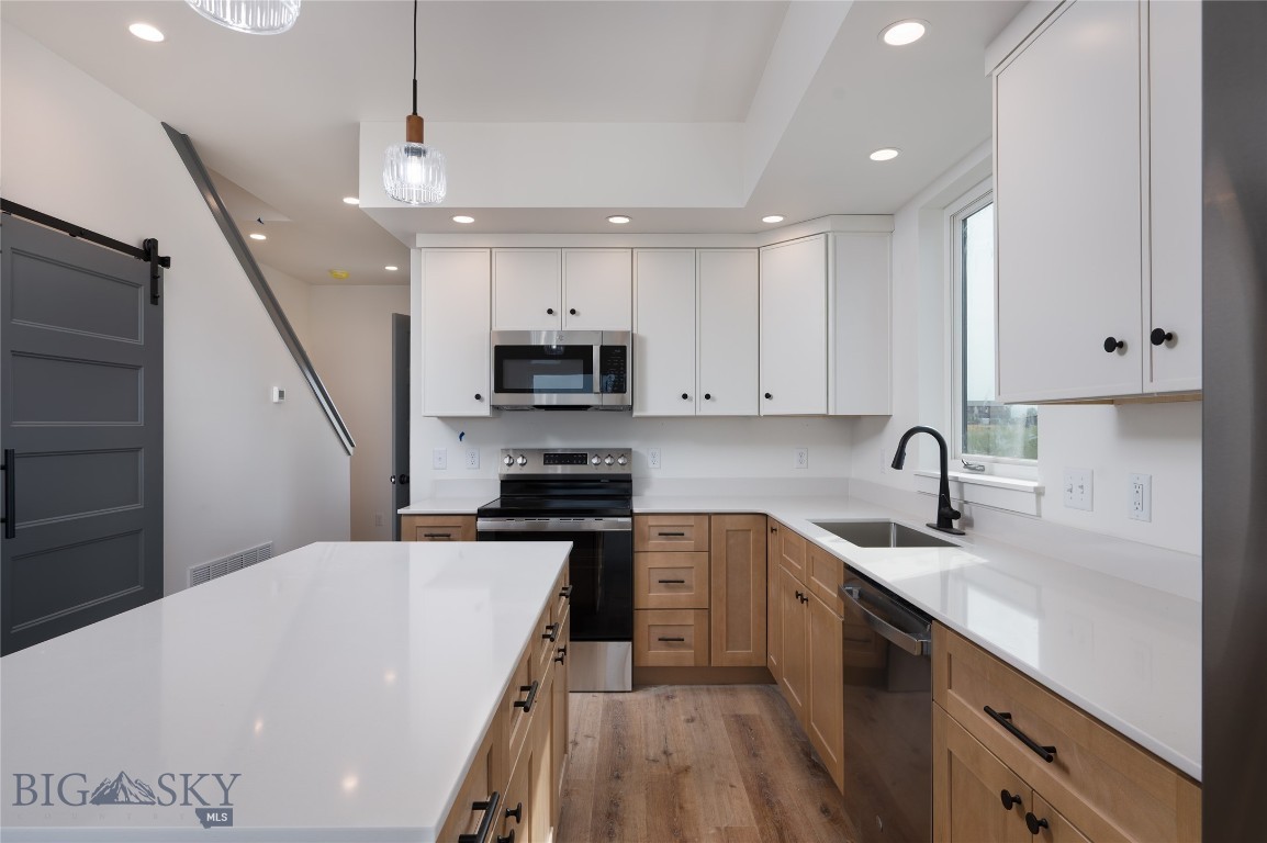 849 Accolade Loop