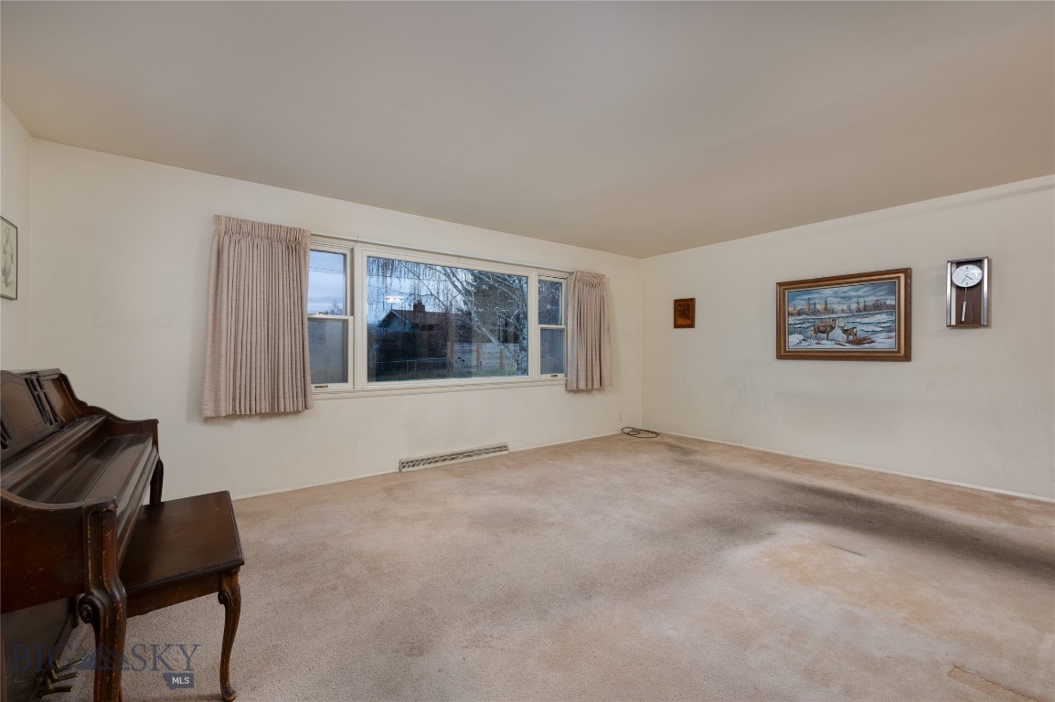 1140 N Cedarview Drive