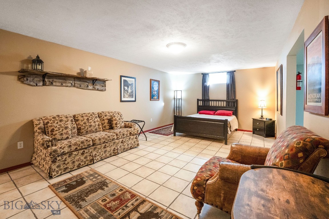 1008 E Missoula Avenue