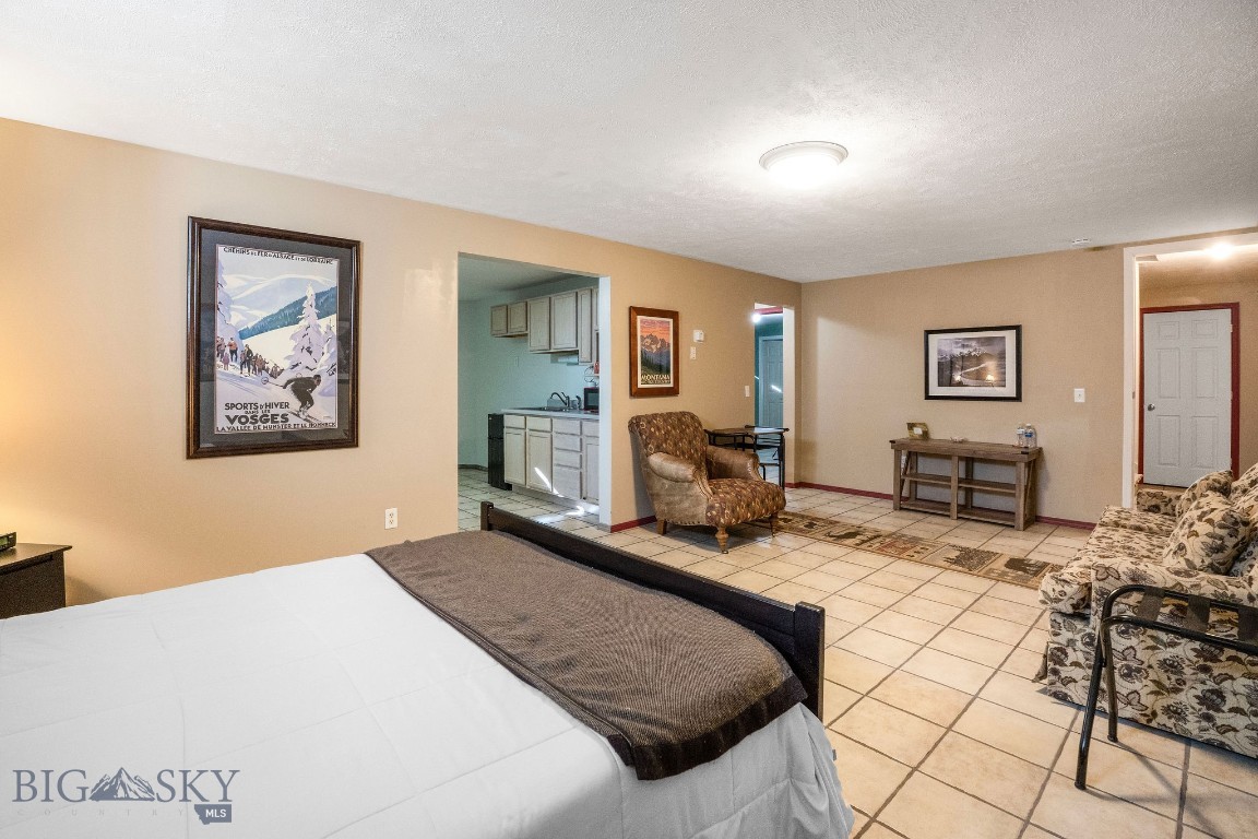 1008 E Missoula Avenue