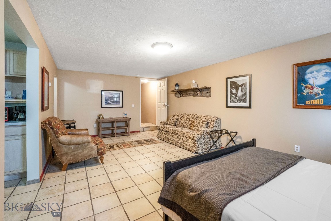 1008 E Missoula Avenue