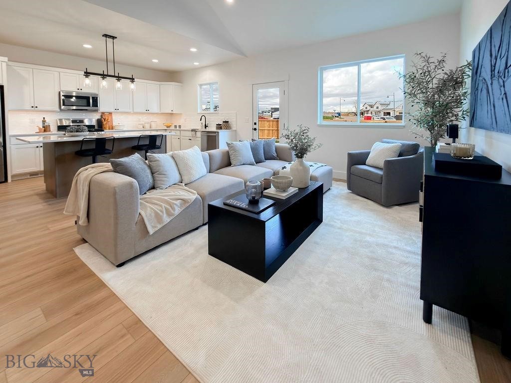 864 Accolade Loop