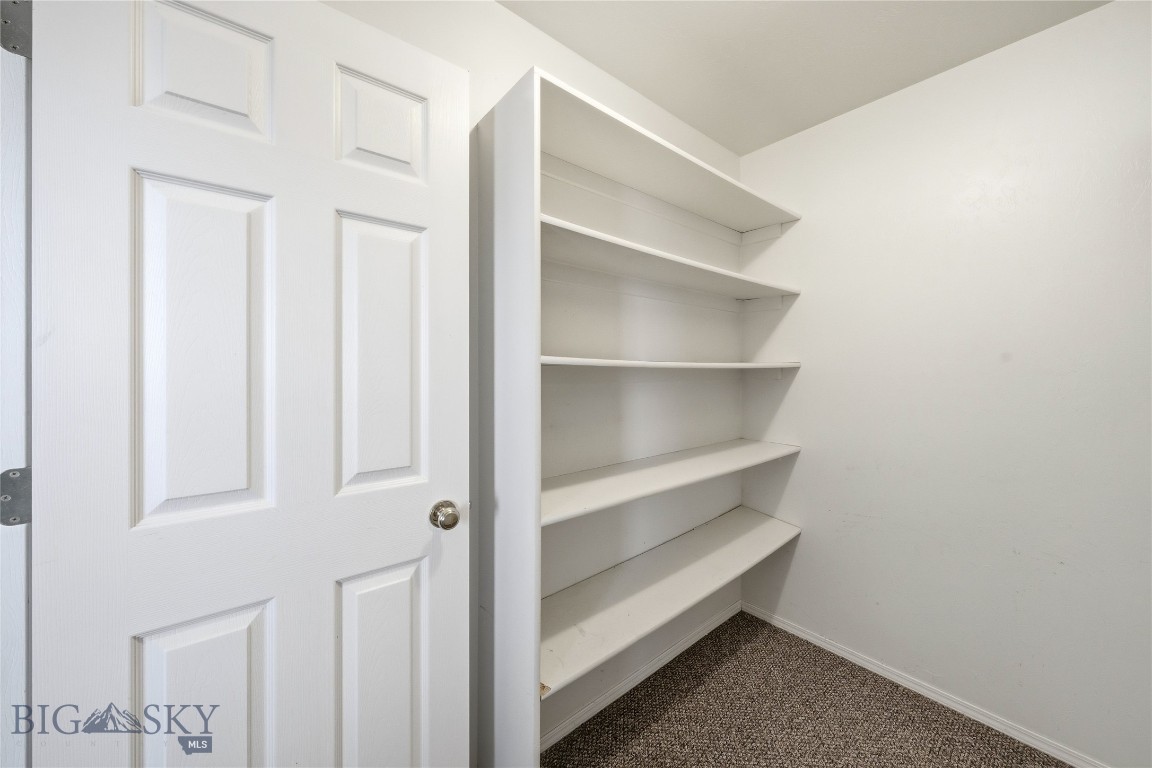 539 N River Rock