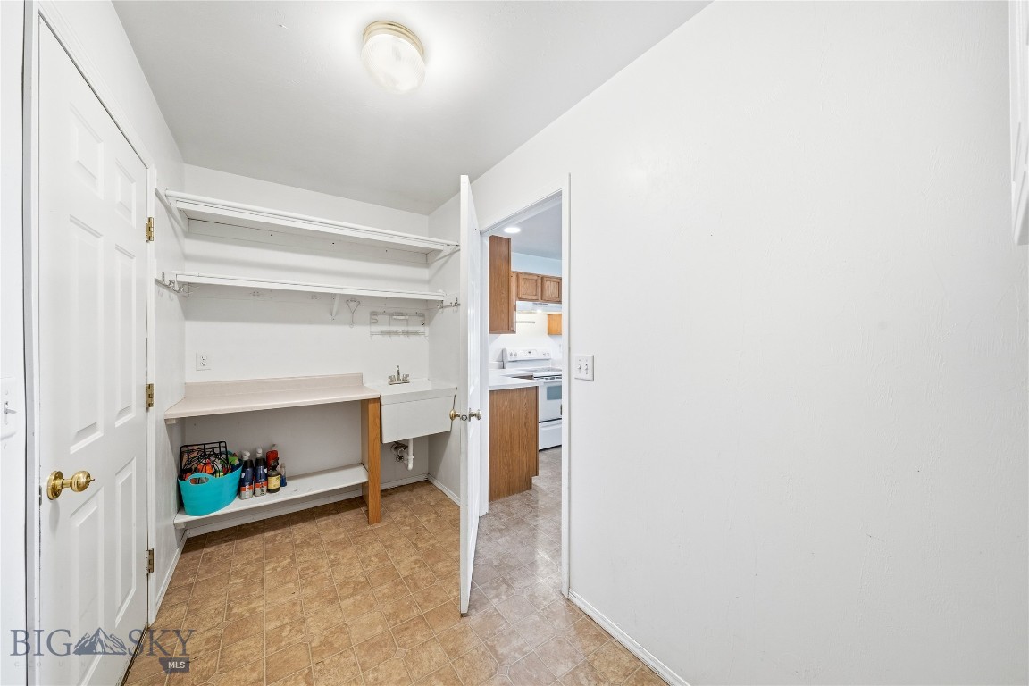 539 N River Rock