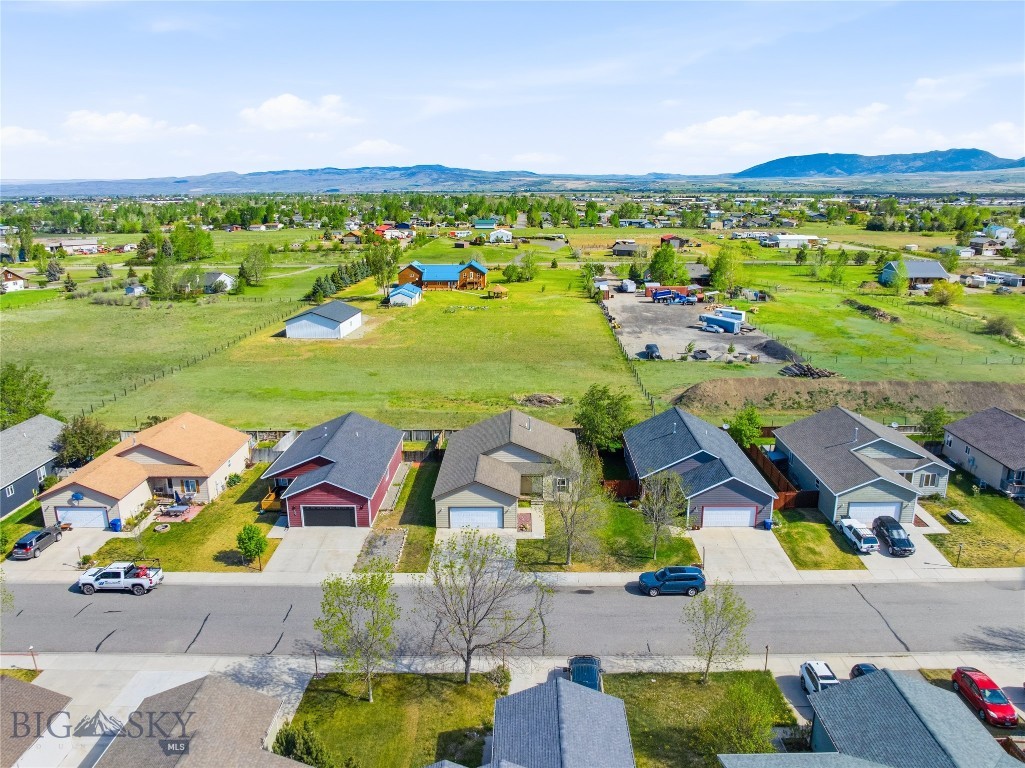 539 N River Rock