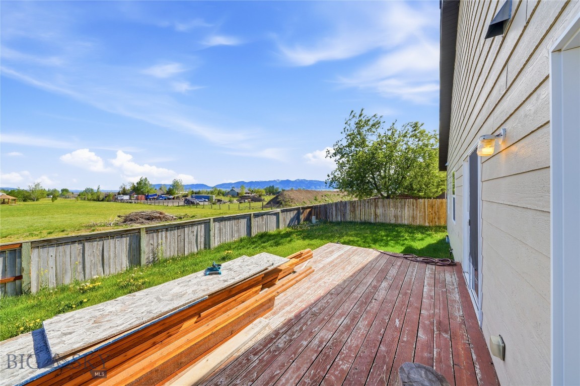 539 N River Rock