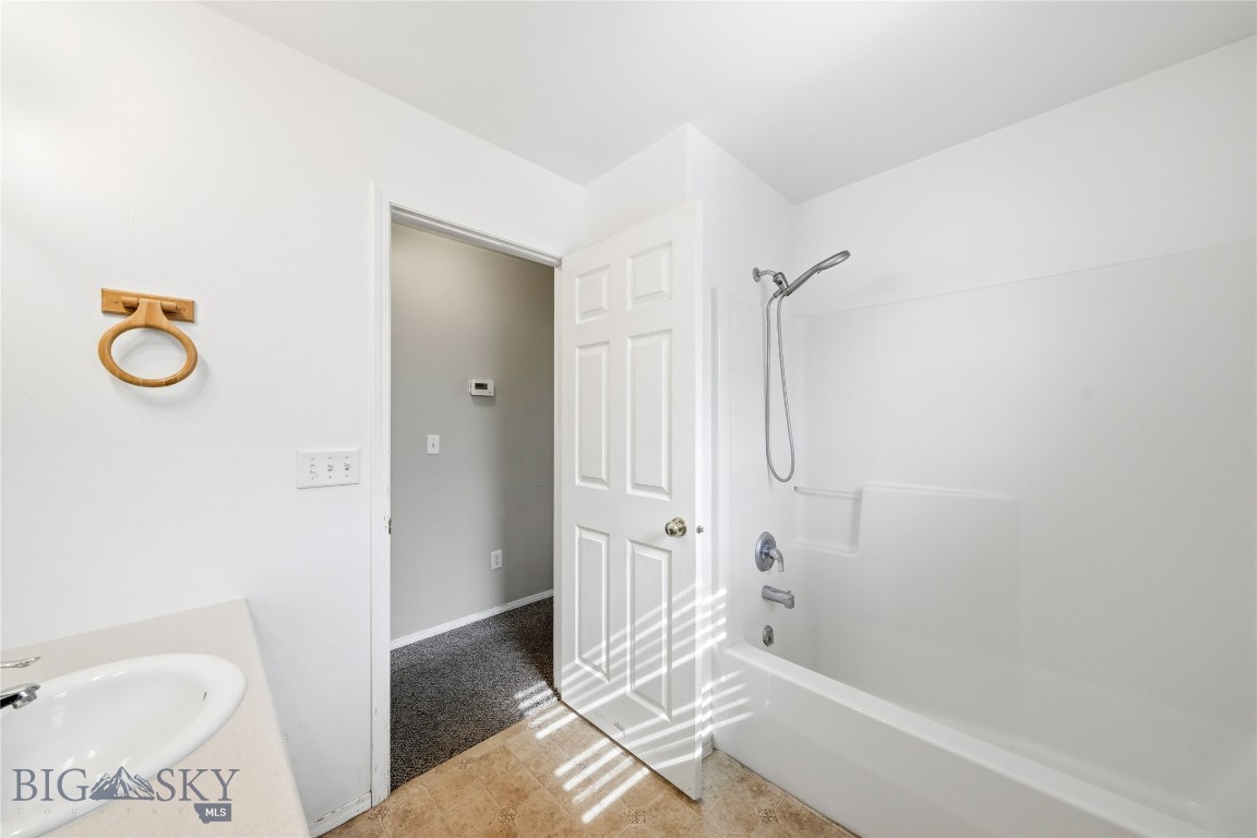 539 N River Rock