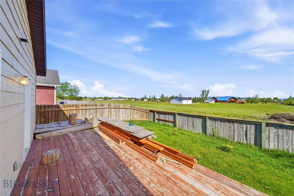539 N River Rock