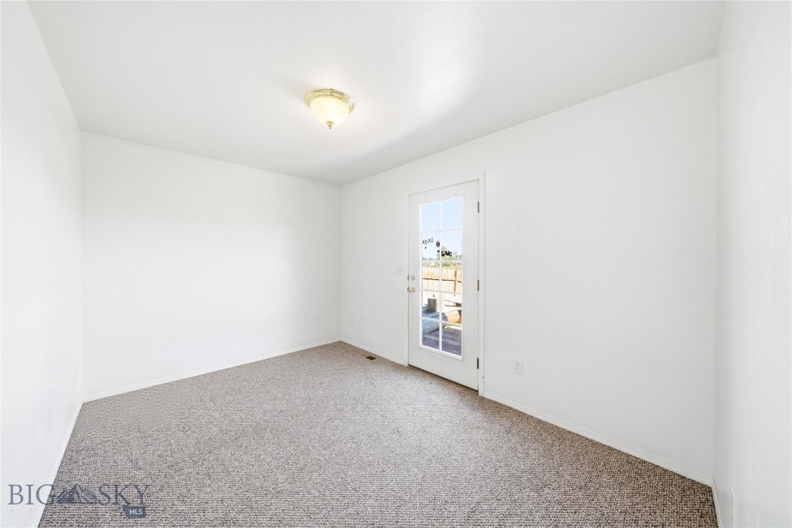 539 N River Rock