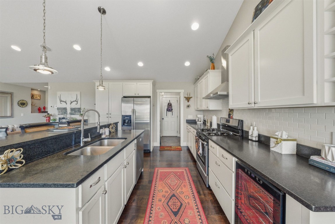 1155 Advance Drive
