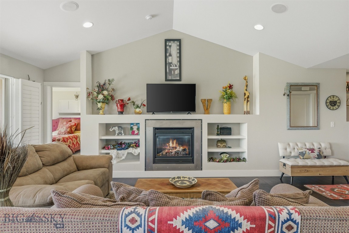 1155 Advance Drive