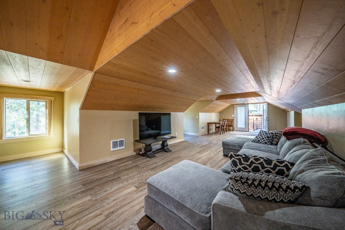 23 Lodgepole Lane W