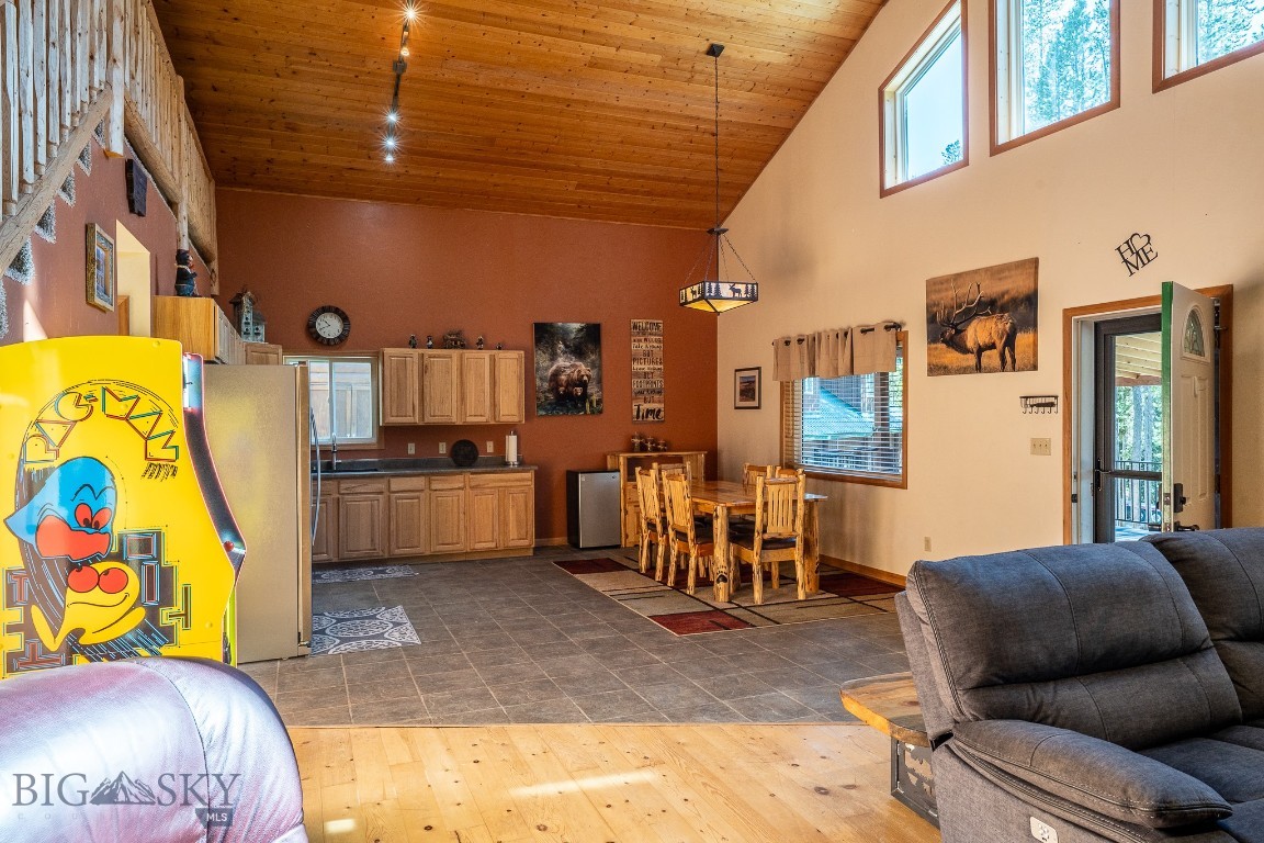 23 Lodgepole Lane W