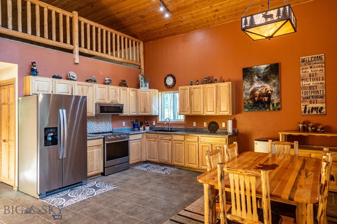 23 Lodgepole Lane W