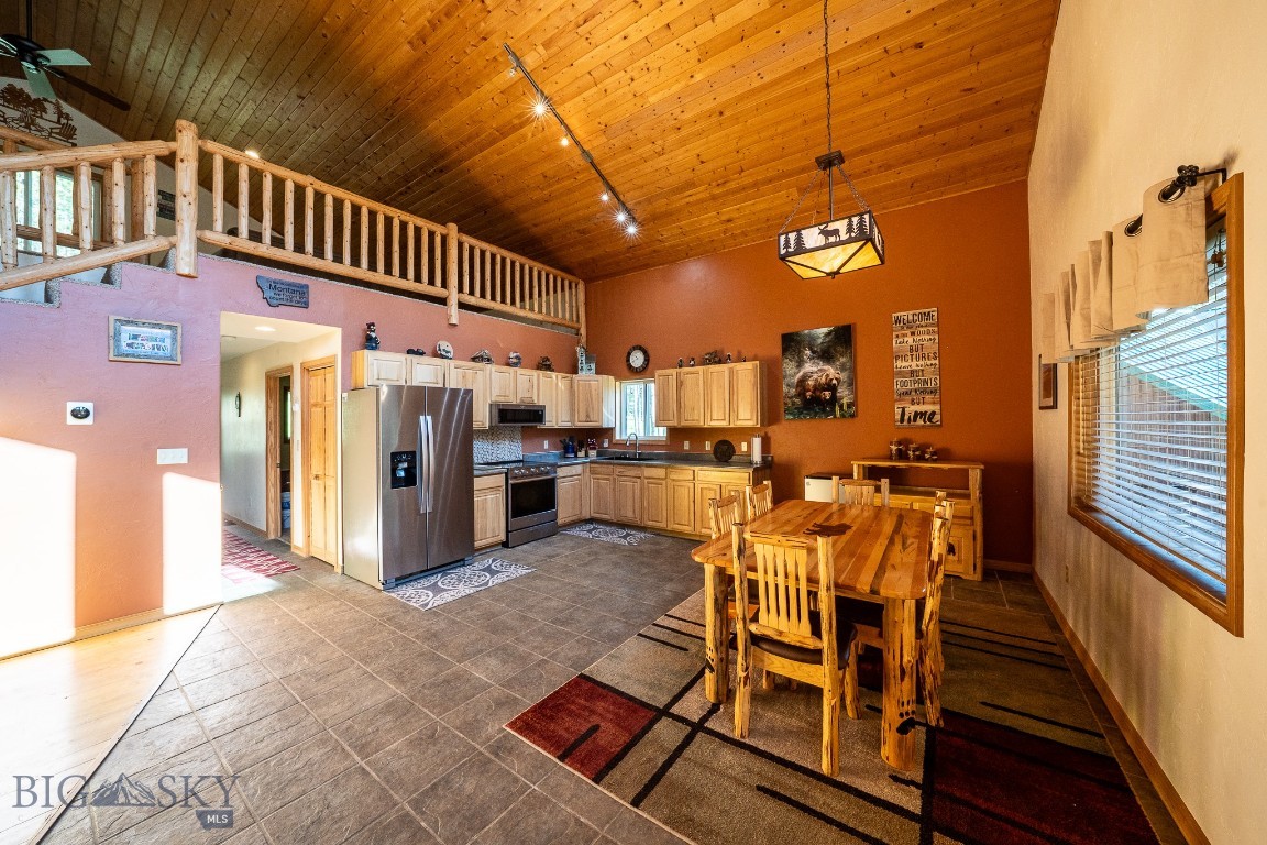 23 Lodgepole Lane W