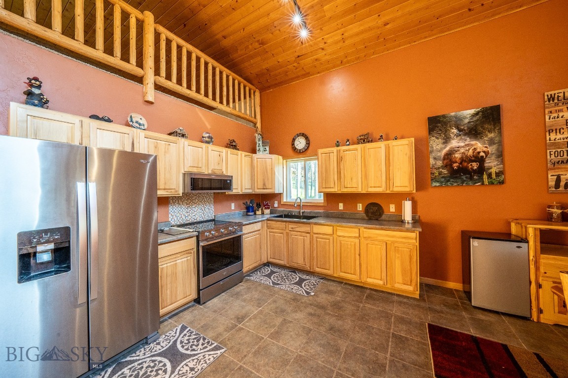 23 Lodgepole Lane W