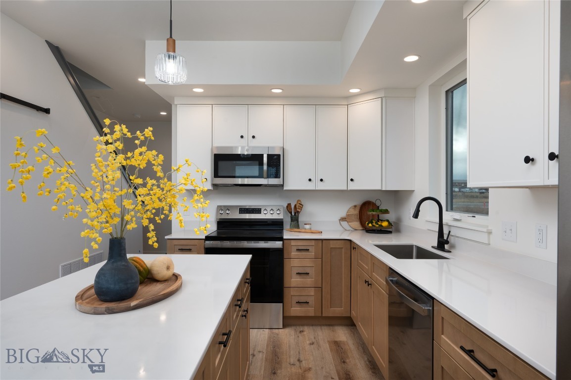 845 Accolade Loop