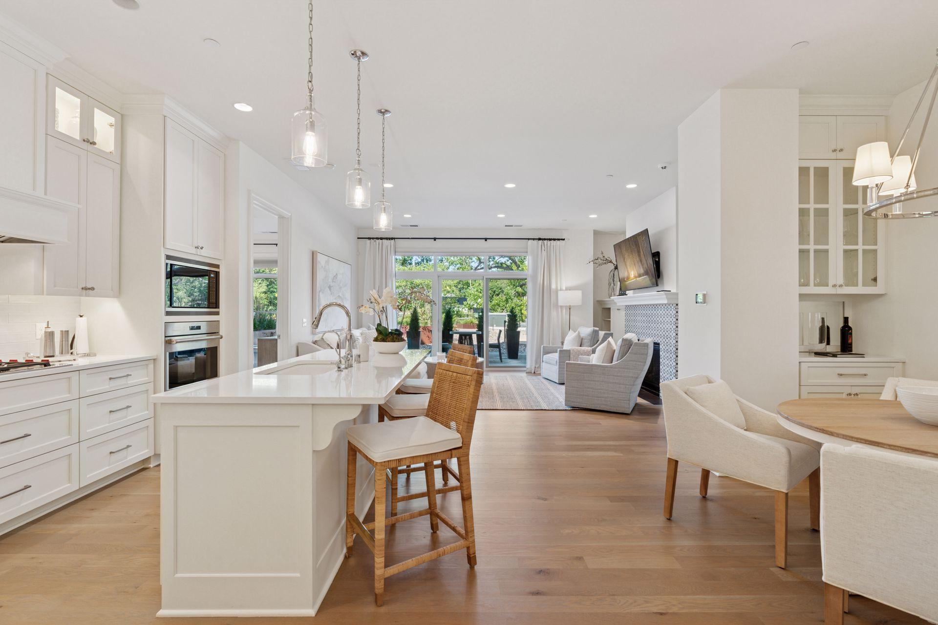 935 Lake Street E Unit: 208