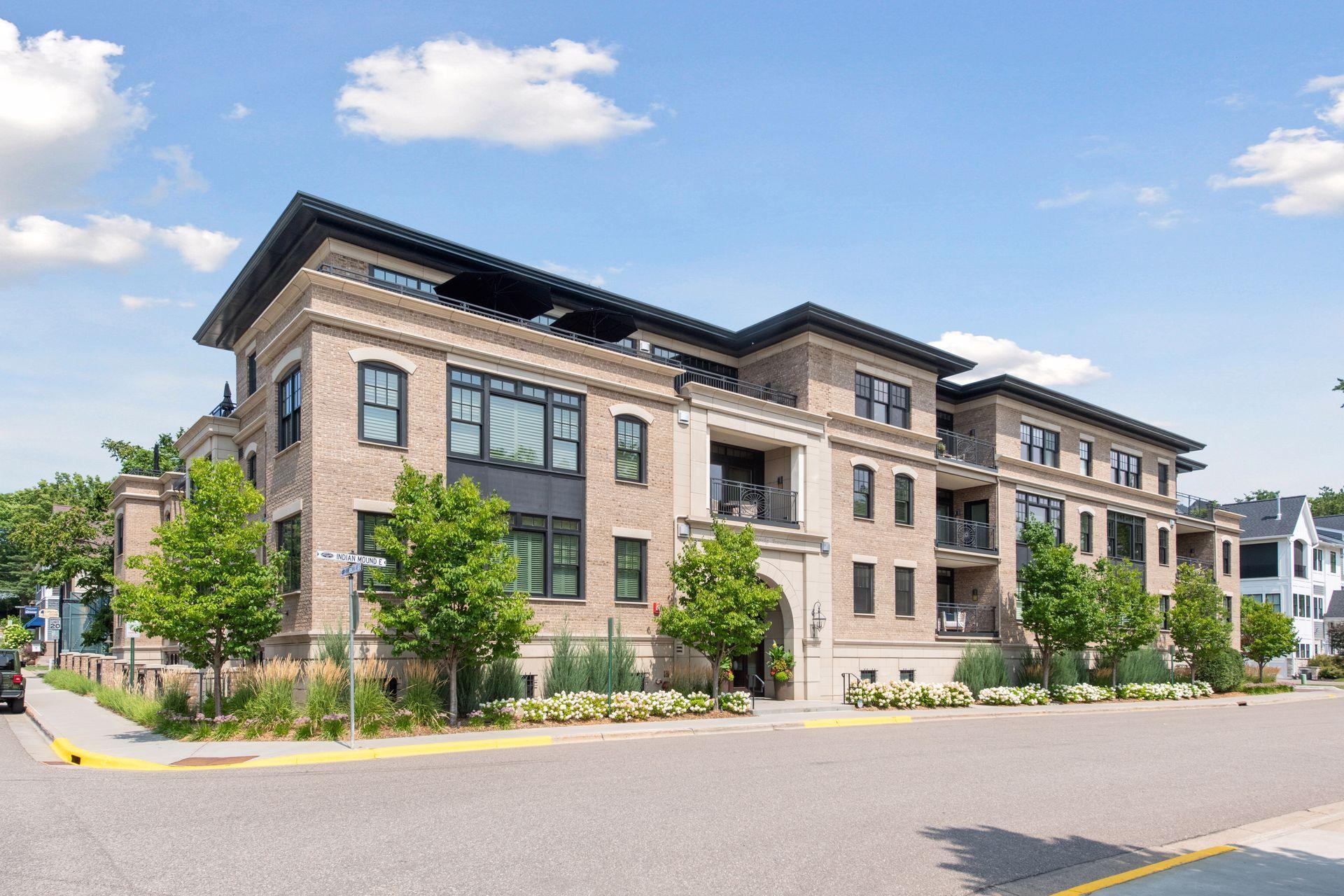 240 Minnetonka Avenue S Unit: 304