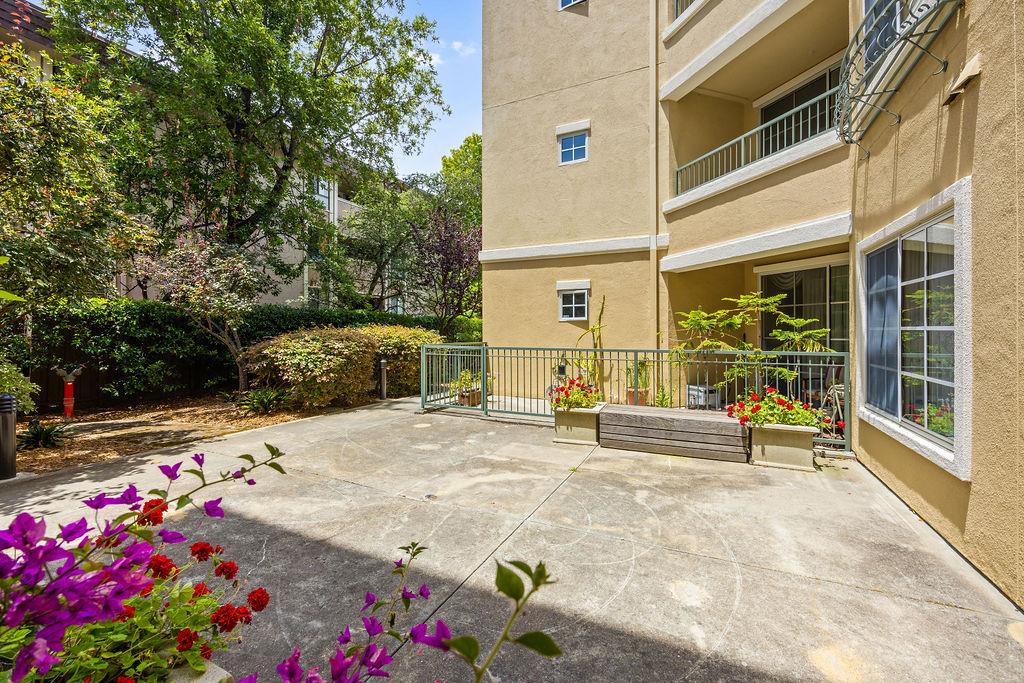 111 Saint Matthews AVE 103