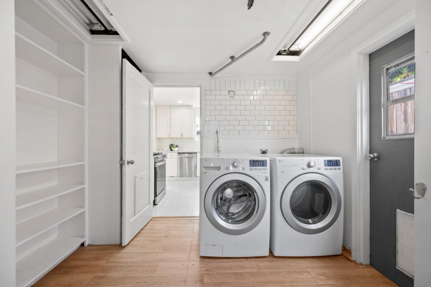 1976 Shoreview Avenue