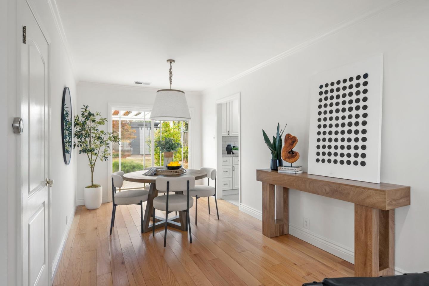 1976 Shoreview Avenue