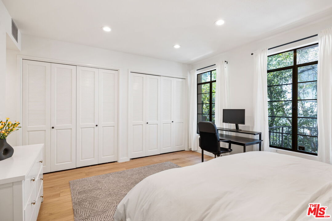 1833 Fairburn Ave Unit: 205