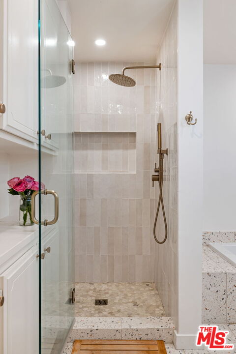 1833 Fairburn Ave Unit: 205