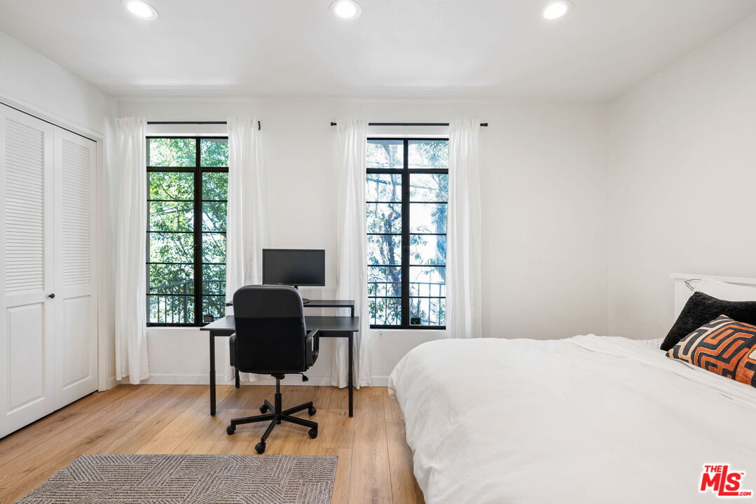 1833 Fairburn Ave Unit: 205