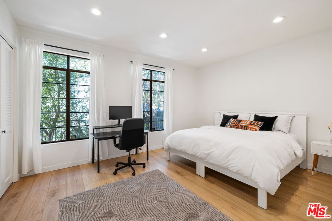 1833 Fairburn Ave Unit: 205