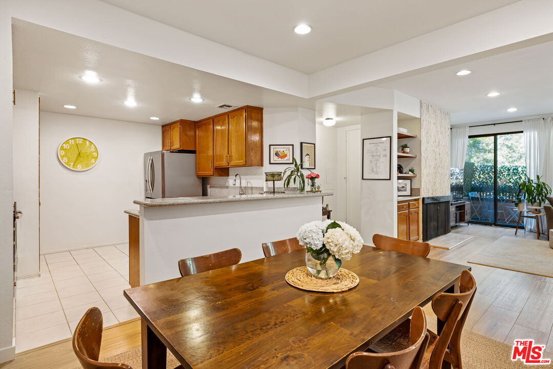 1833 Fairburn Ave Unit: 205