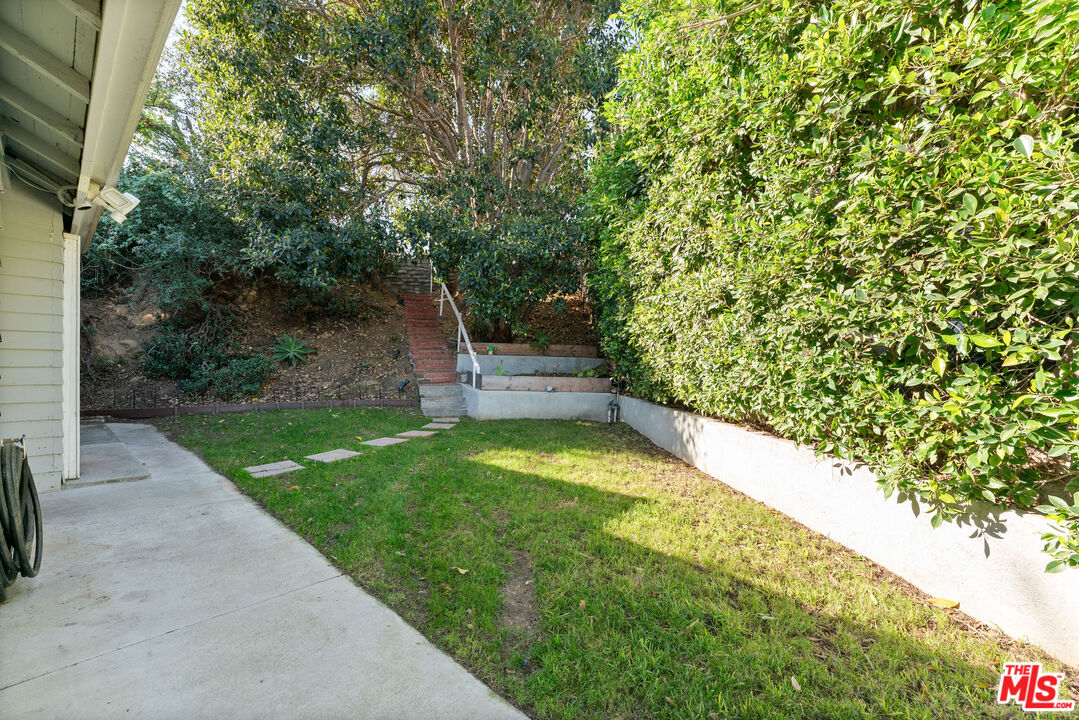5810 Burwood Ave