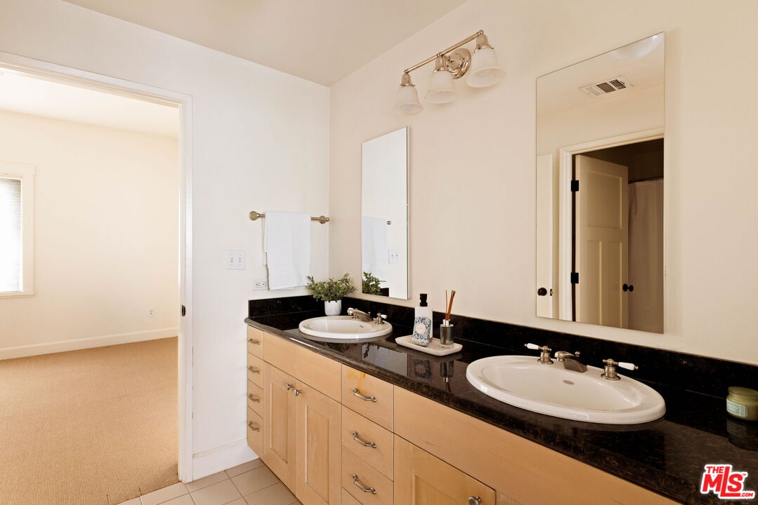 727 Meridian Ave Unit: D