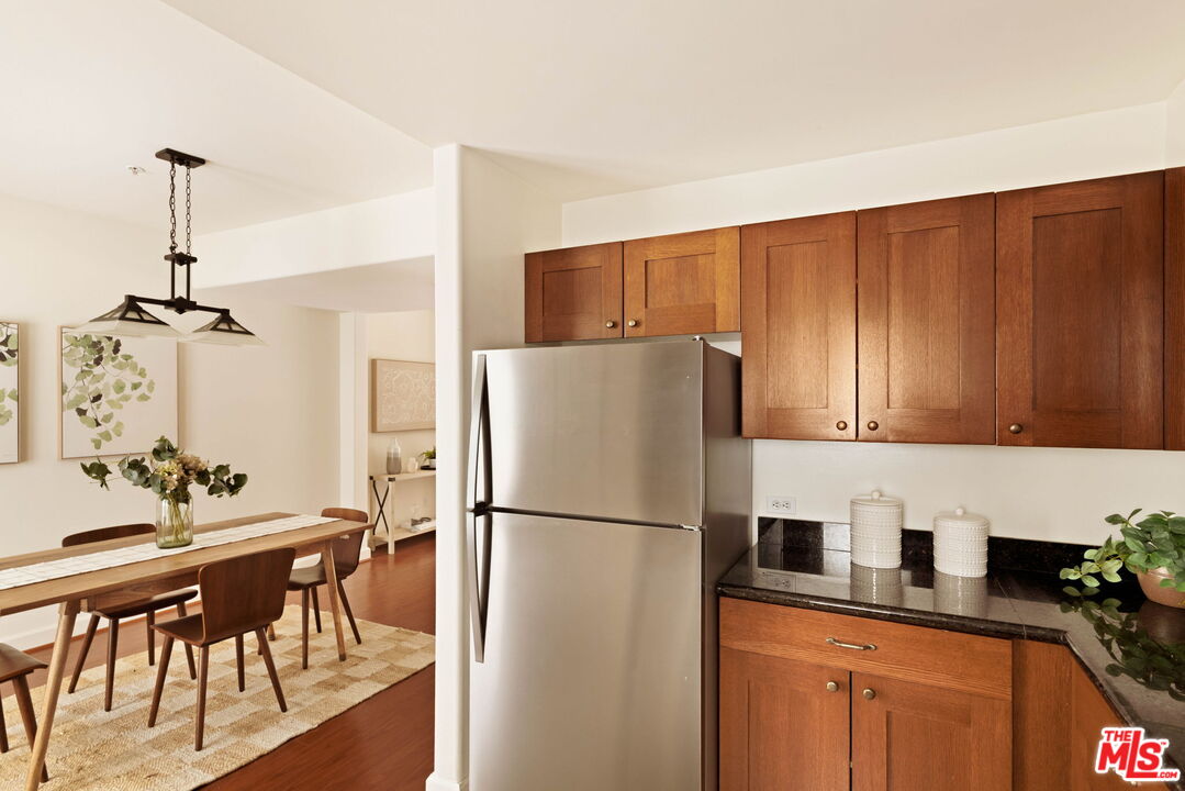 727 Meridian Ave Unit: D