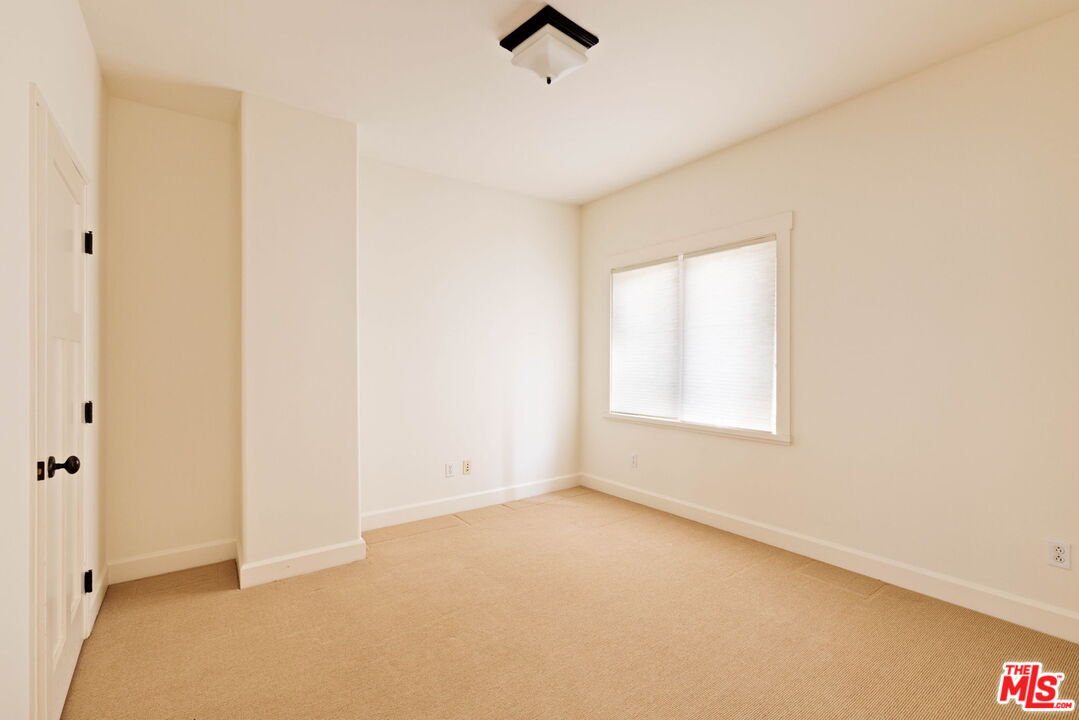 727 Meridian Ave Unit: D
