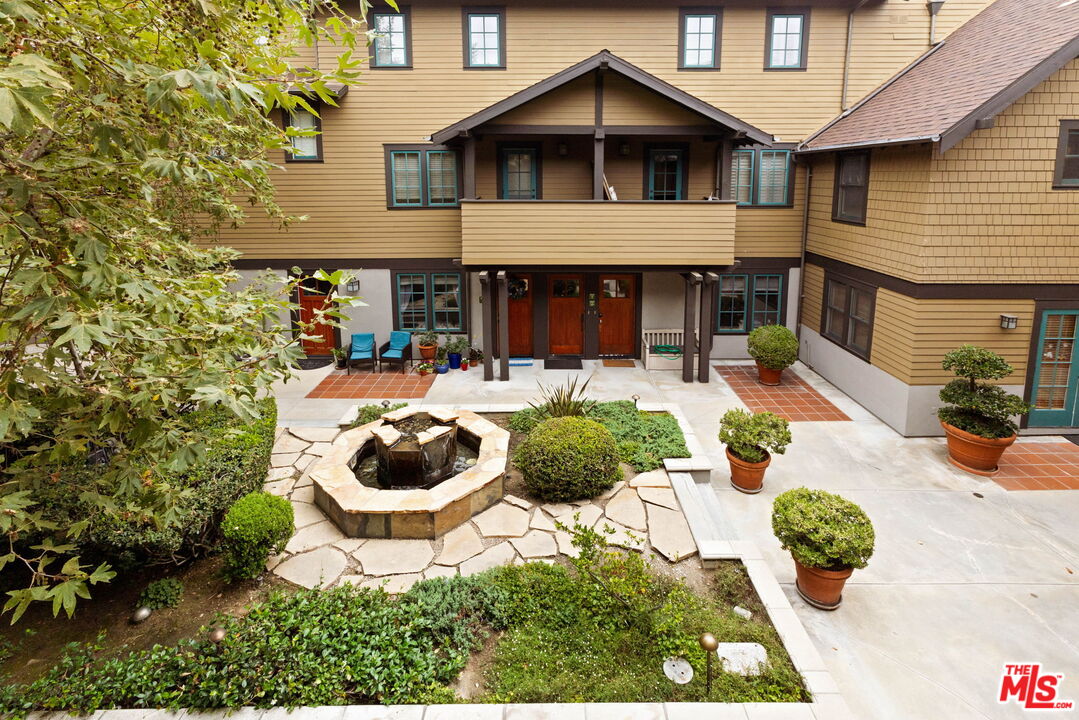 727 Meridian Ave Unit: D