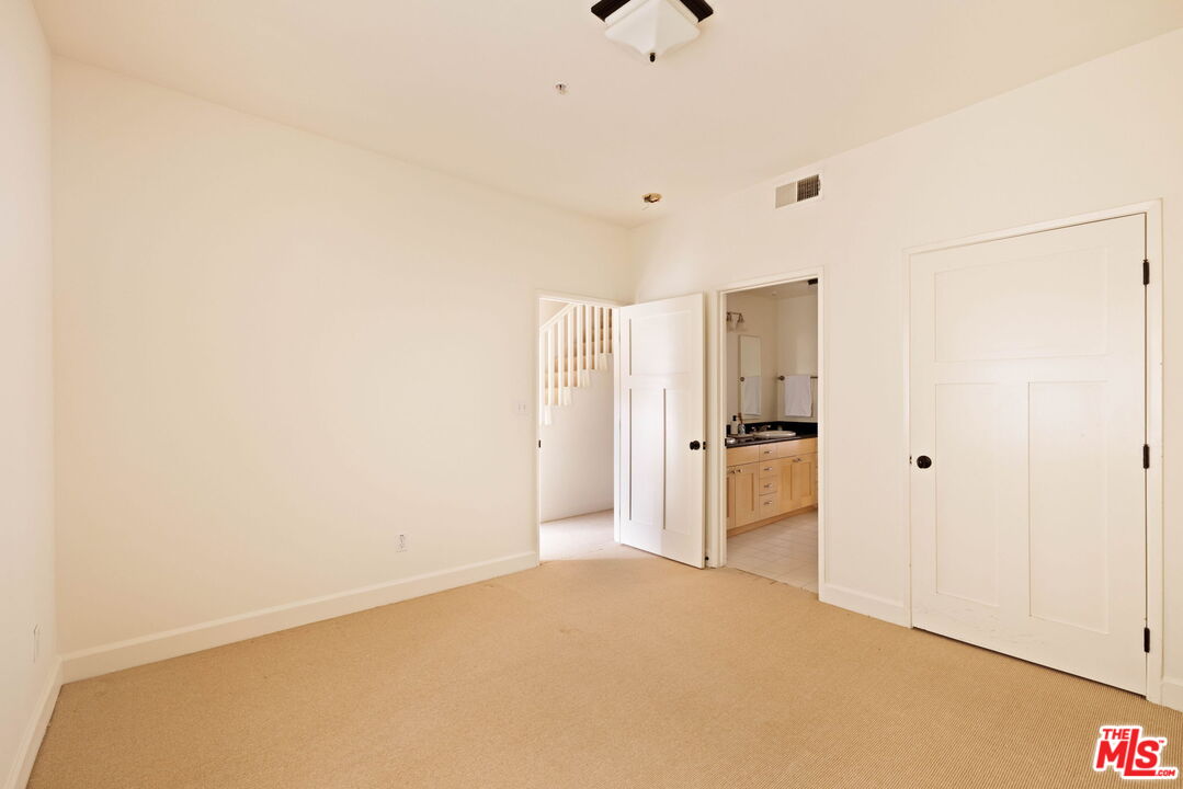 727 Meridian Ave Unit: D